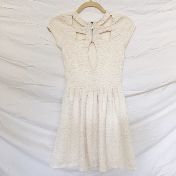 Cream dress Urban Outfitters - Picture 2 of 3