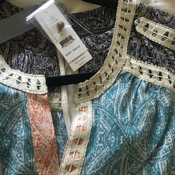 Adorable pattern romper size small - Picture 2 of 4