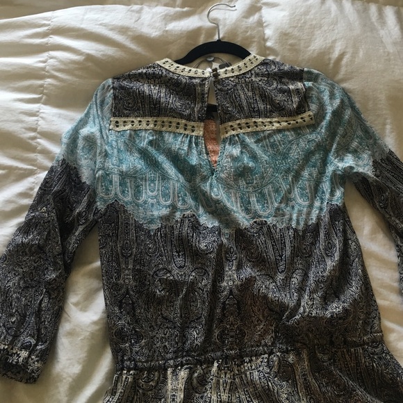 Adorable pattern romper size small - Picture 3 of 4