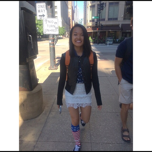 White lace skirt - Picture 2 of 2