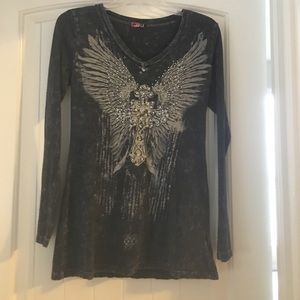 Long sleeve shirt with cross and angel wings