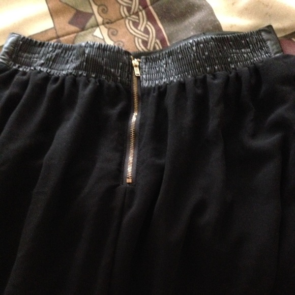 🛑🛑SOLD🛑🛑Ladies fashion black cute maxi skirt. - Picture 3 of 4