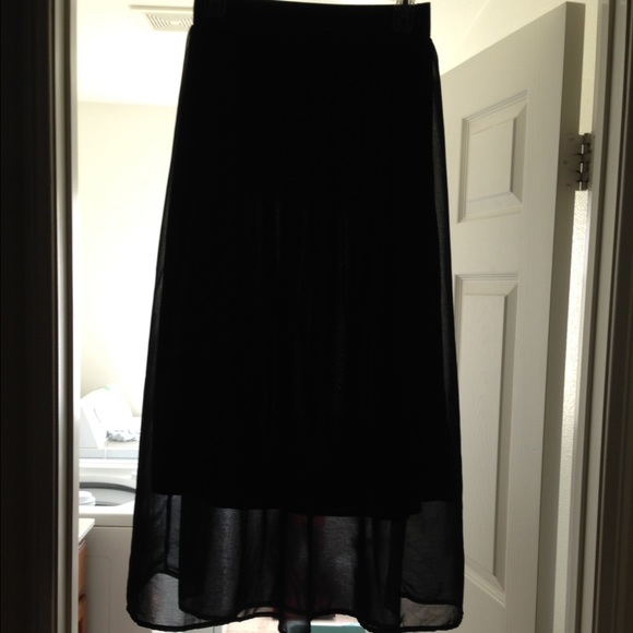 🛑🛑SOLD🛑🛑Ladies fashion black cute maxi skirt. - Picture 4 of 4