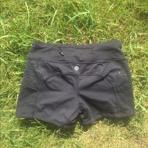 ❇ LULULEMON Shorty Shorts- run reflective sz- 4