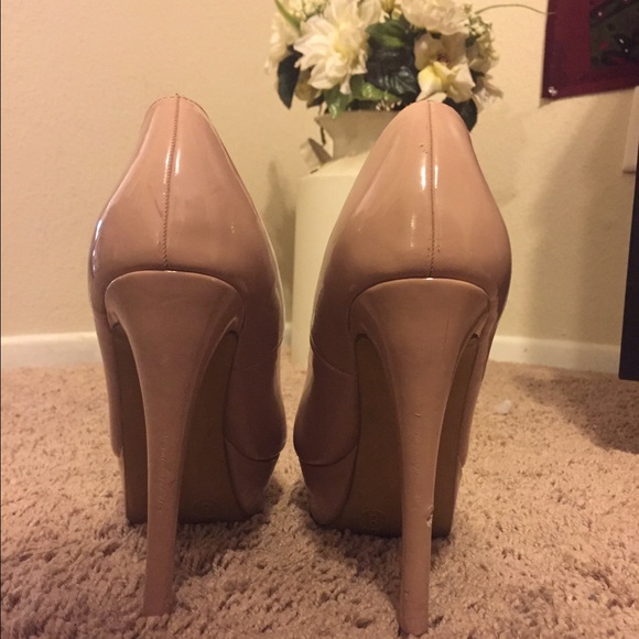 Size 8 xhilaration nude heels - Picture 3 of 4