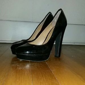 Black Pumps