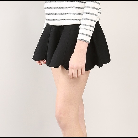 Black Mini Scalloped Skirt - Picture 2 of 4