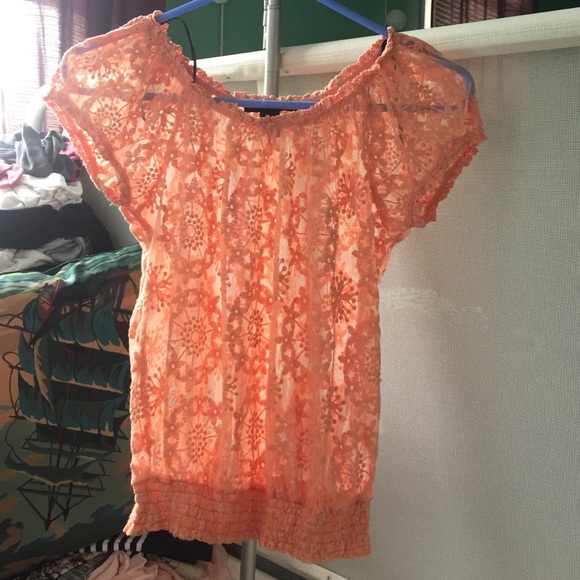 Short sleeve light orange lace top