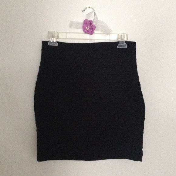 Ribbed Shaping Black Skirt