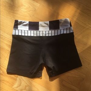 ❇️LULULEMON Reversible Groove Shorts sz 4