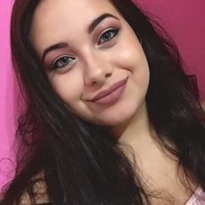 Meet your Posher, Lia