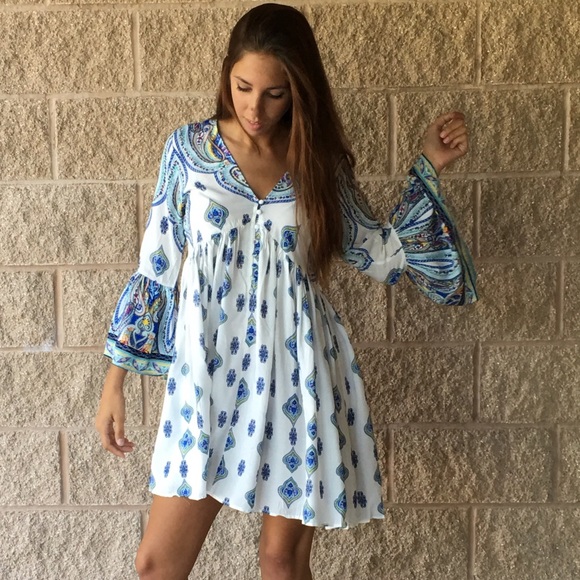 🆕 Stunning White Paisley Shirtdress - Picture 3 of 4