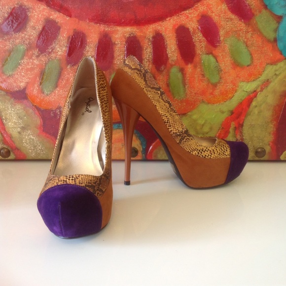 Tan and Purple Suede like Pump - Picture 2 of 2