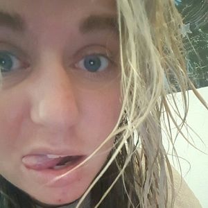 Meet your Posher, Caiti