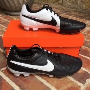 Nike Tiempo Legacy FG Black/White soccer cleats