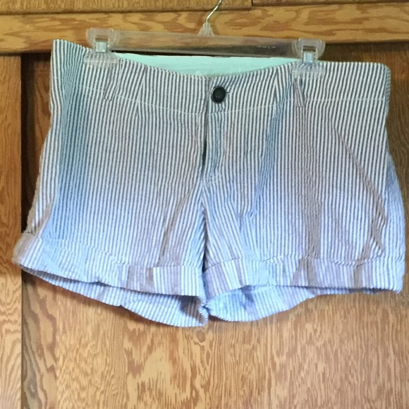 Maurice's grey and white shorts.