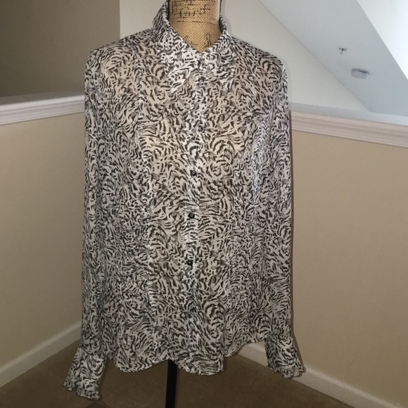 Extra pictures of blouse sold with the Grey suit.
