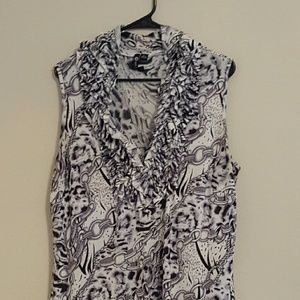 👀FLASH SALE - Sleeveless Black and White Blouse