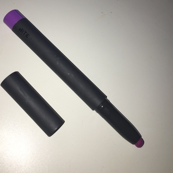BITE MATTE LIP CRAYON - GRAPE