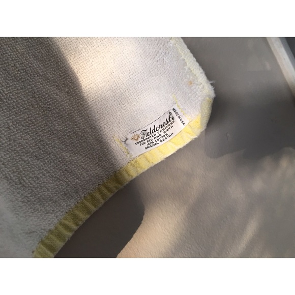 Vtg 1960's fieldcrest yellow flower beach towel - Picture 2 of 4