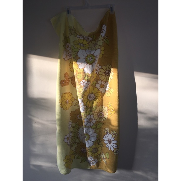 Vtg 1960's fieldcrest yellow flower beach towel - Picture 3 of 4