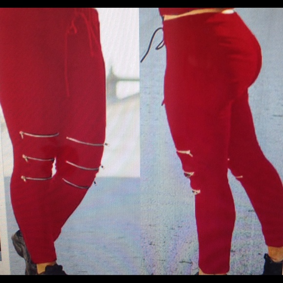Sweatsuit red or black. Zippers are in. - Picture 3 of 4