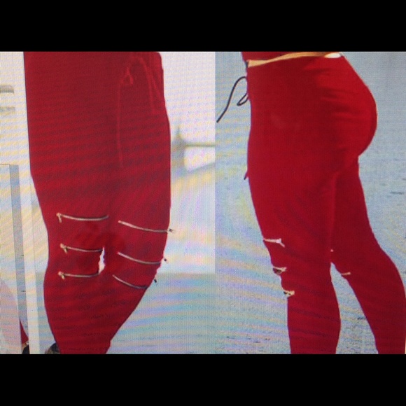 Sweatsuit red or black. Zippers are in. - Picture 4 of 4