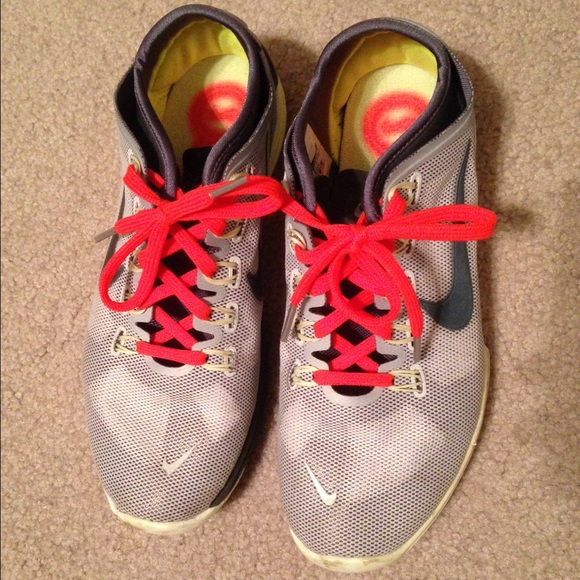 Nike Tennis Shoes - Picture 1 of 3