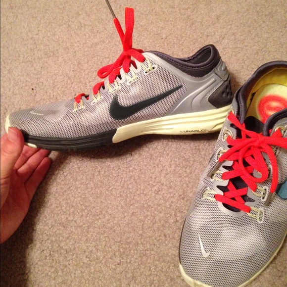 Nike Tennis Shoes - Picture 2 of 3