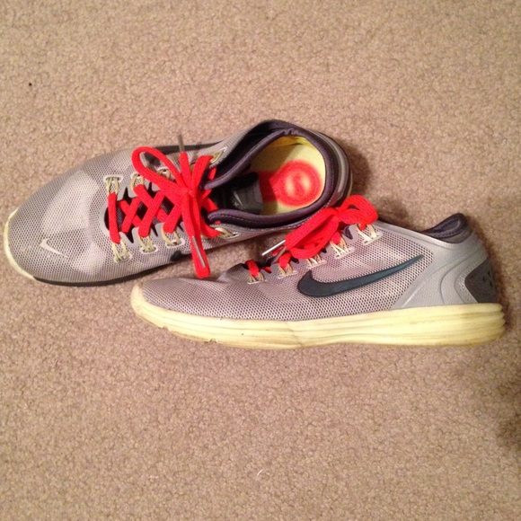 Nike Tennis Shoes - Picture 3 of 3