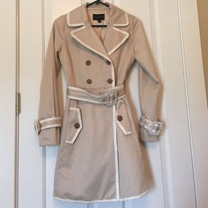 Banana Republic Trenchcoat - Size XS