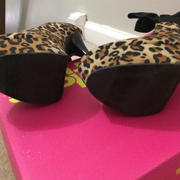 Shoes - Picture 2 of 2