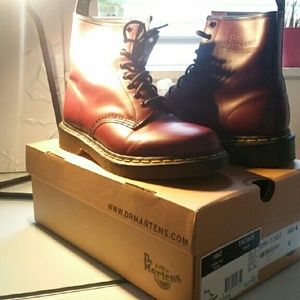 Dr.martens cherry red