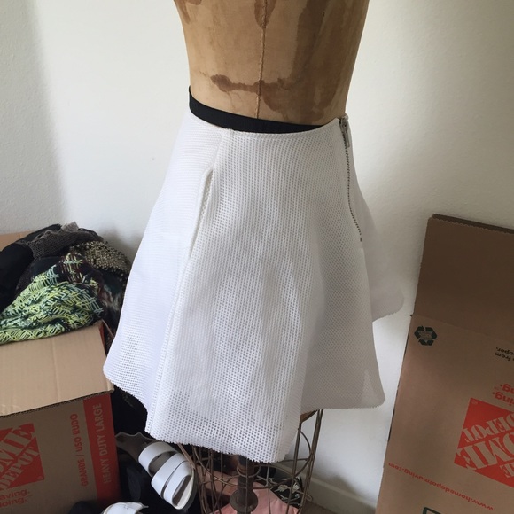 Unif white circle skirt w/ pockets - Picture 2 of 4