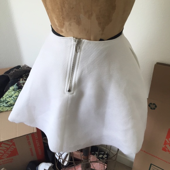 Unif white circle skirt w/ pockets - Picture 4 of 4