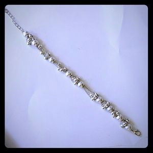Silver beaded bracelet 9"