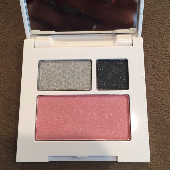 Clinique eyeshadow and blush duo