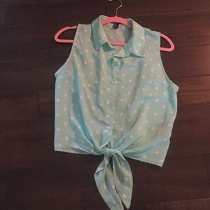 Sleeveless tie- blouse.