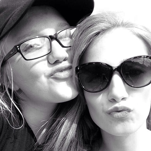 Meet your Posher, Avery