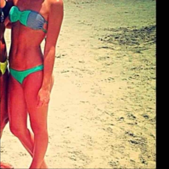 Bikini - Picture 4 of 4