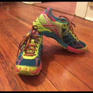 ASICS W's gel-noosa Tri 9 Running Shoes (7.5)