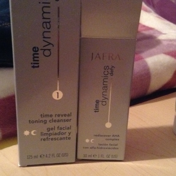 Toning cleanser & a rediscover AHA complex