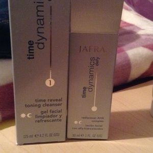 Toning cleanser & a rediscover AHA complex