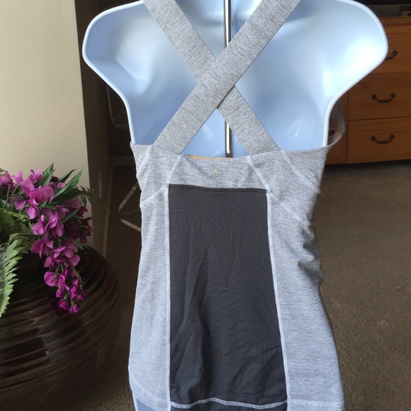 🍋🍋Lululemon tank wide straps🍋🍋 - Picture 2 of 4