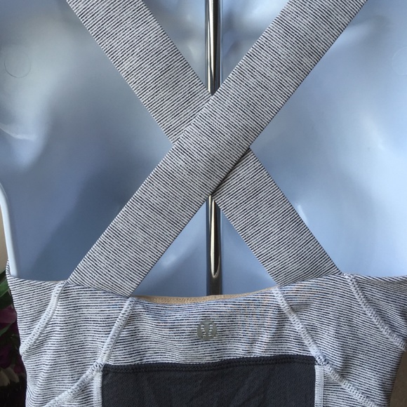 🍋🍋Lululemon tank wide straps🍋🍋 - Picture 3 of 4