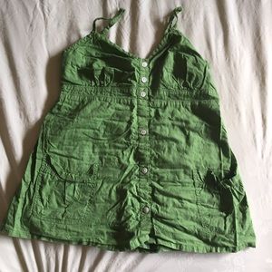 Green tank top with pockets and adjustable straps