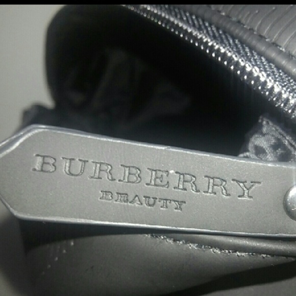 Burberry Beauty Cosmetic Bag - Picture 4 of 4