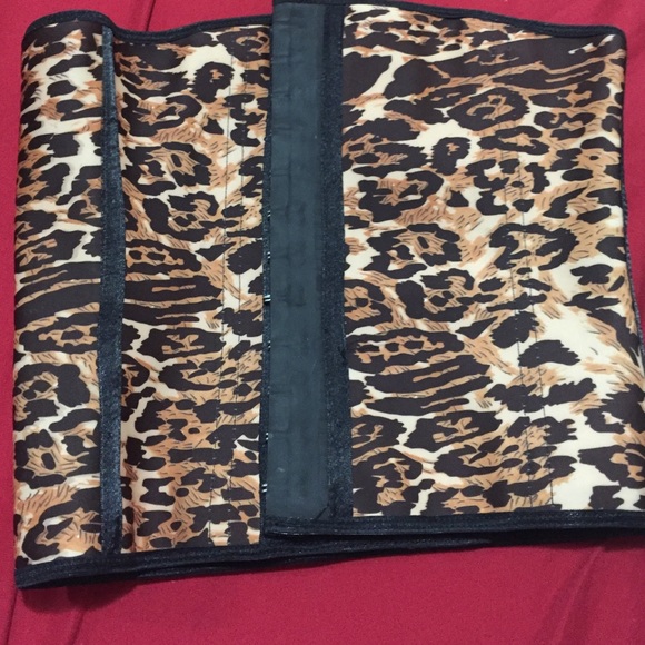 Size Large - Picture 2 of 4
