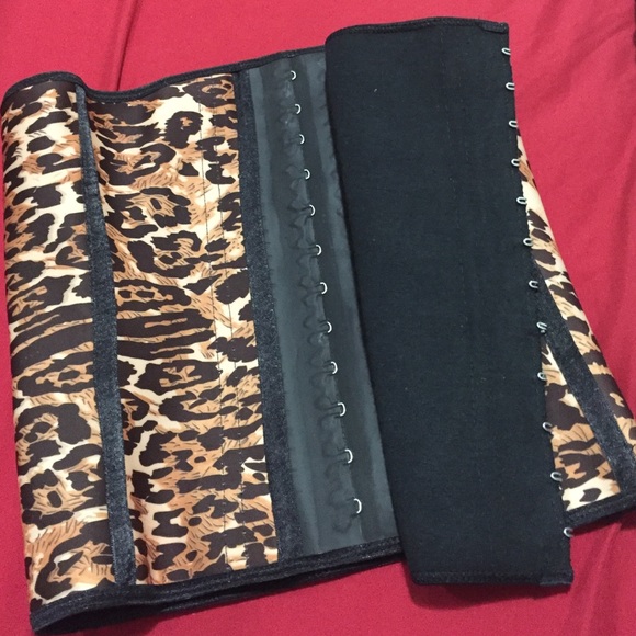 Size Large - Picture 3 of 4