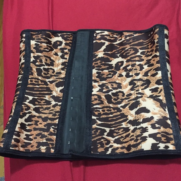 Size Large - Picture 4 of 4